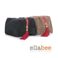 Lade das Bild in den Galerie-Viewer, ELLABEE Fluffy Cosmetic