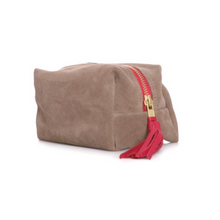 Lade das Bild in den Galerie-Viewer, ELLABEE Fluffy Cosmetic