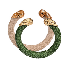 Lade das Bild in den Galerie-Viewer, A CUCKOO MOMENT Armspange Calypso