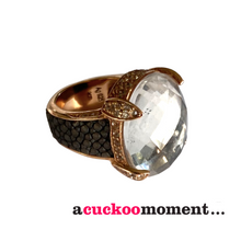 Lade das Bild in den Galerie-Viewer, A CUCKOO MOMENT Manhattan Grau