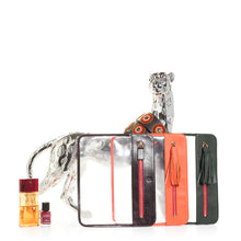 Lade das Bild in den Galerie-Viewer, ELLABEE Traveller Etui - in vielen Farben