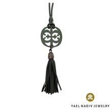 Lade das Bild in den Galerie-Viewer, YAEL NADIV Hornkette oliv