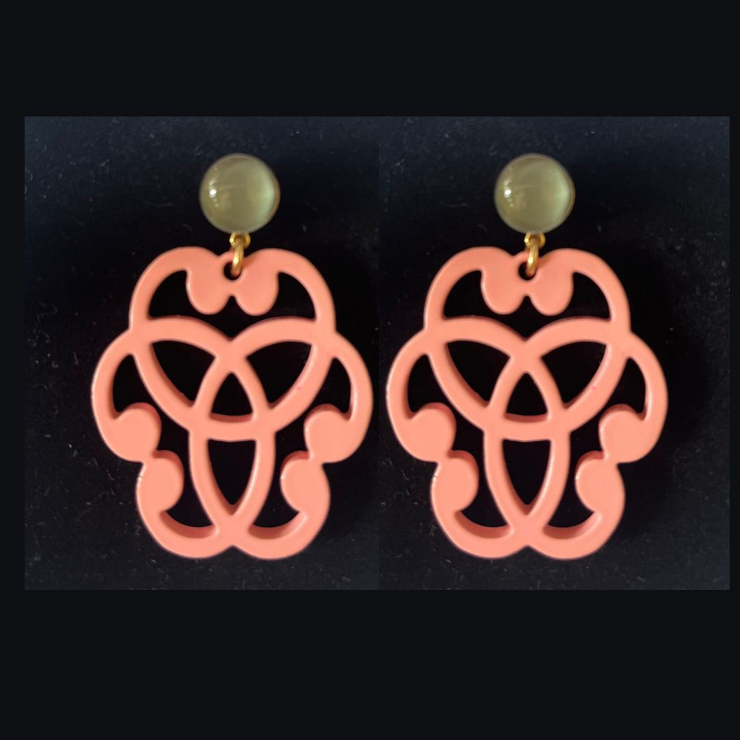 Hornohrringe -18- Laser Cut rosa mit azurfarbigem Stecker