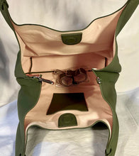 Lade das Bild in den Galerie-Viewer, ELLABEE Mary Poppins khaki (mit und ohne Wickeltasche)
