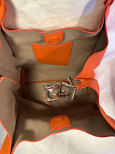 Lade das Bild in den Galerie-Viewer, ELLABEE Mary Poppins orange (mit und ohne Wickeltasche)
