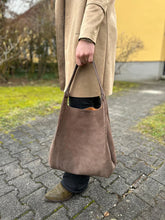 Lade das Bild in den Galerie-Viewer, ELLABEE Mary Poppins schlammbraun (mit und ohne Wickeltasche)
