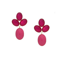 Lade das Bild in den Galerie-Viewer, Flora Ohrstecker fuchsia
