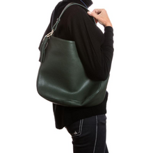 Lade das Bild in den Galerie-Viewer, ELLABEE California bag Dunkelgrün
